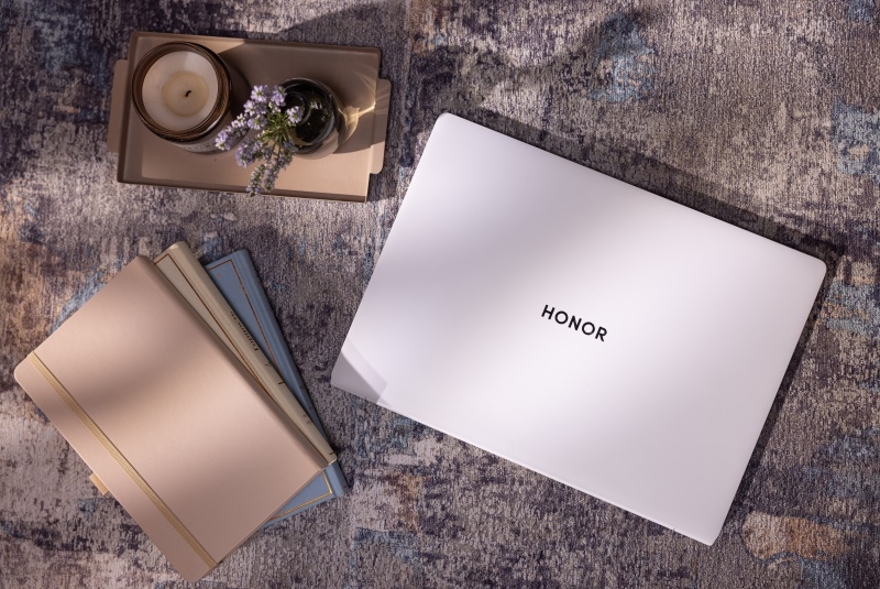 Флагманский ноутбук Honor MagicBook Pro 14 поступил в продажу в России по цене от 160 тыс. рублей