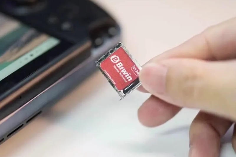 Китайцы сделали SSD меньше монеты и хотят внедрить его в приставки, ноутбуки и смартфоны