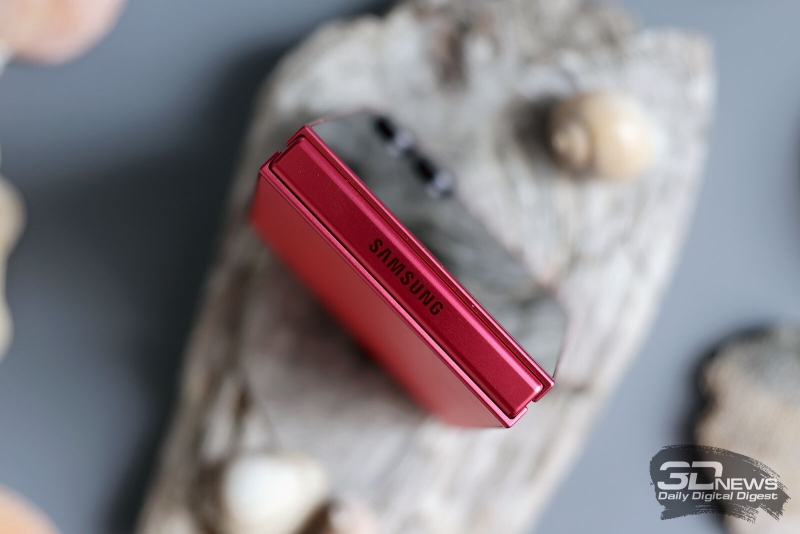 Обзор складного смартфона Samsung Galaxy Z Flip7: самая изящная раскладушка